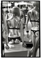 https://www.ed-templeton.com/files/gimgs/th-156_man with mannekins Berlin.jpg